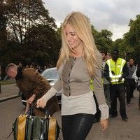 Sienna Miller - London Fashion Week Spring Summer 2012 - Burberry Prorsum - Outside | Picture 82313